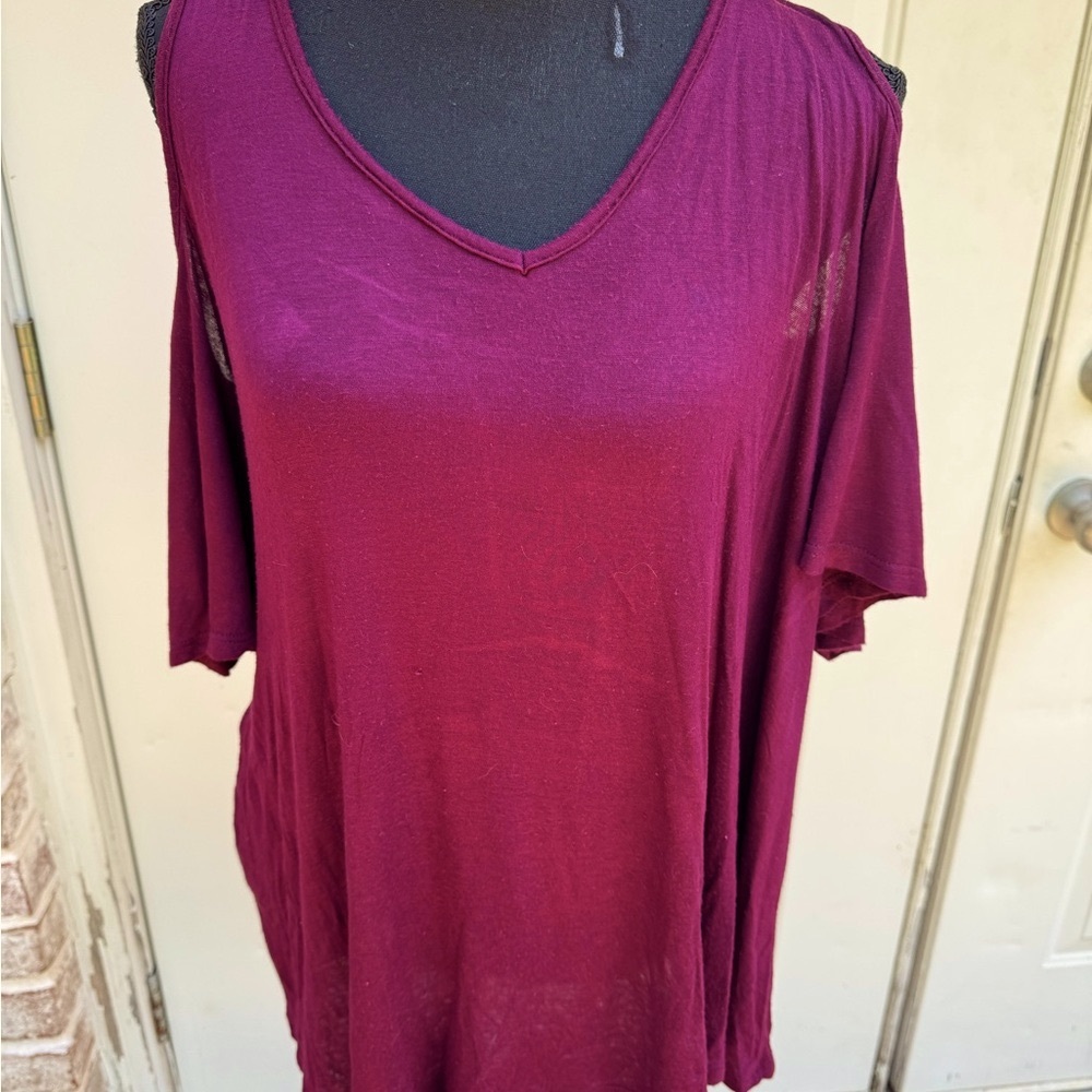 Bobeau, V-Neck, Cold Shoulder, Burgundy, Top, Size Large